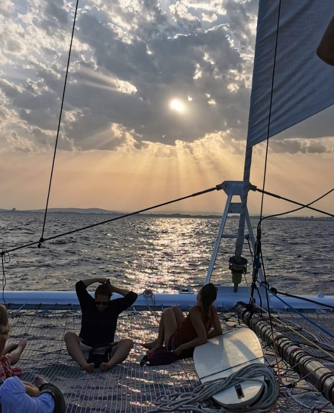 Séminaire entreprise à bord du catamaran au coucher du soleil